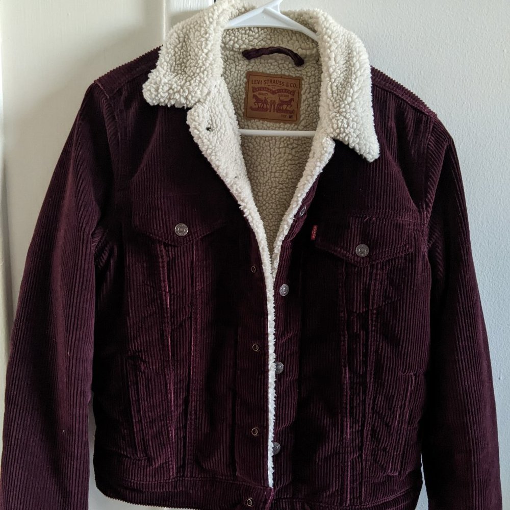 LEVI'S WOMEN'S DARK BURGUNDY CORD SHERPA TRUCKER JACKET